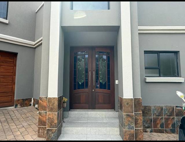 5 BEDROOM HOUSE FOR SALE IN MIDLANDS ESTATE